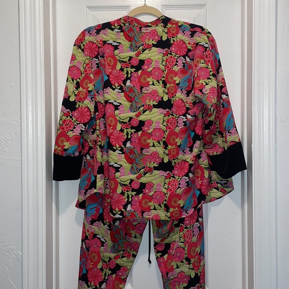 Josie Natori Very Vibrant Two Piece! Reminds me of a Kimono! Size small. - Picture 5 of 5